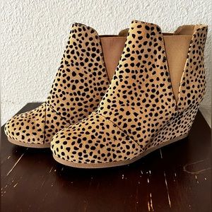 COPY - CHEETAH BOOTIES NWT SIZE 8